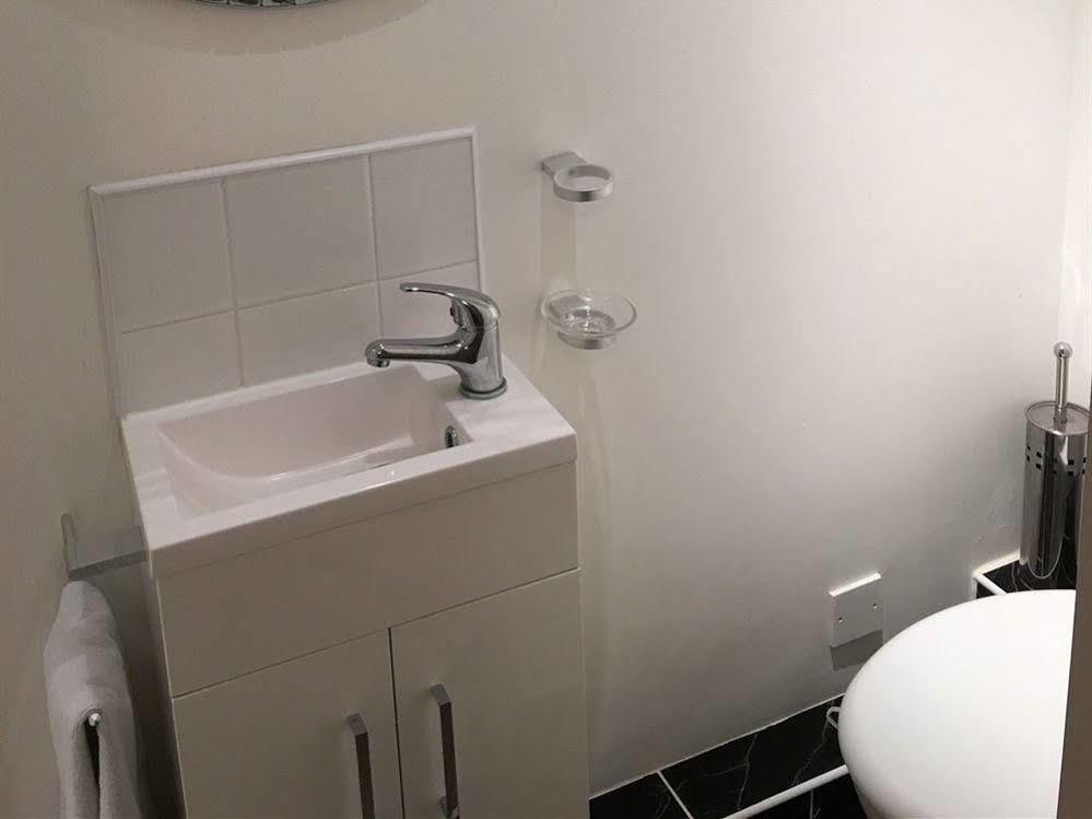 Bed and Breakfast Sleepneat Ascot  Esterno foto